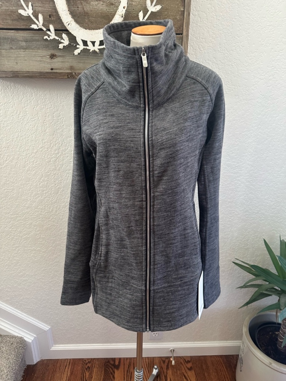 Lululemon Radiant Jacket Gray Full-Zip High Collar Jacket 12 NWT
